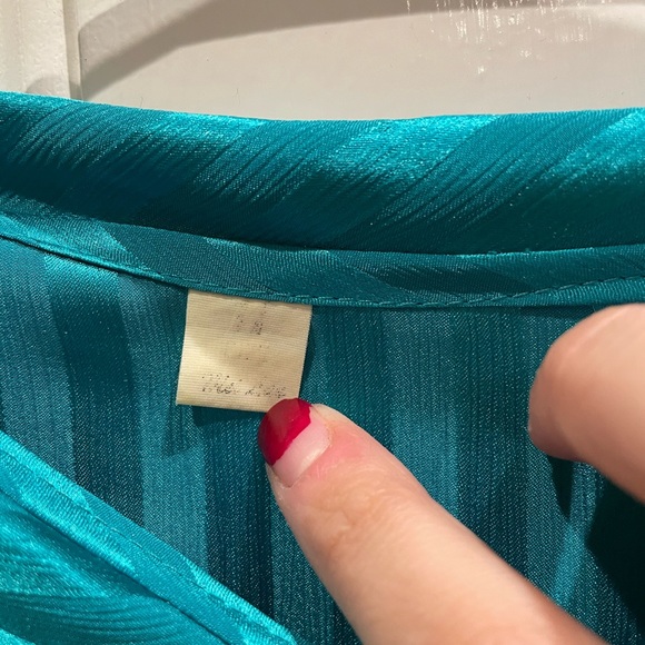 💙 Vintage blue satin button up with bow - Picture 3 of 3